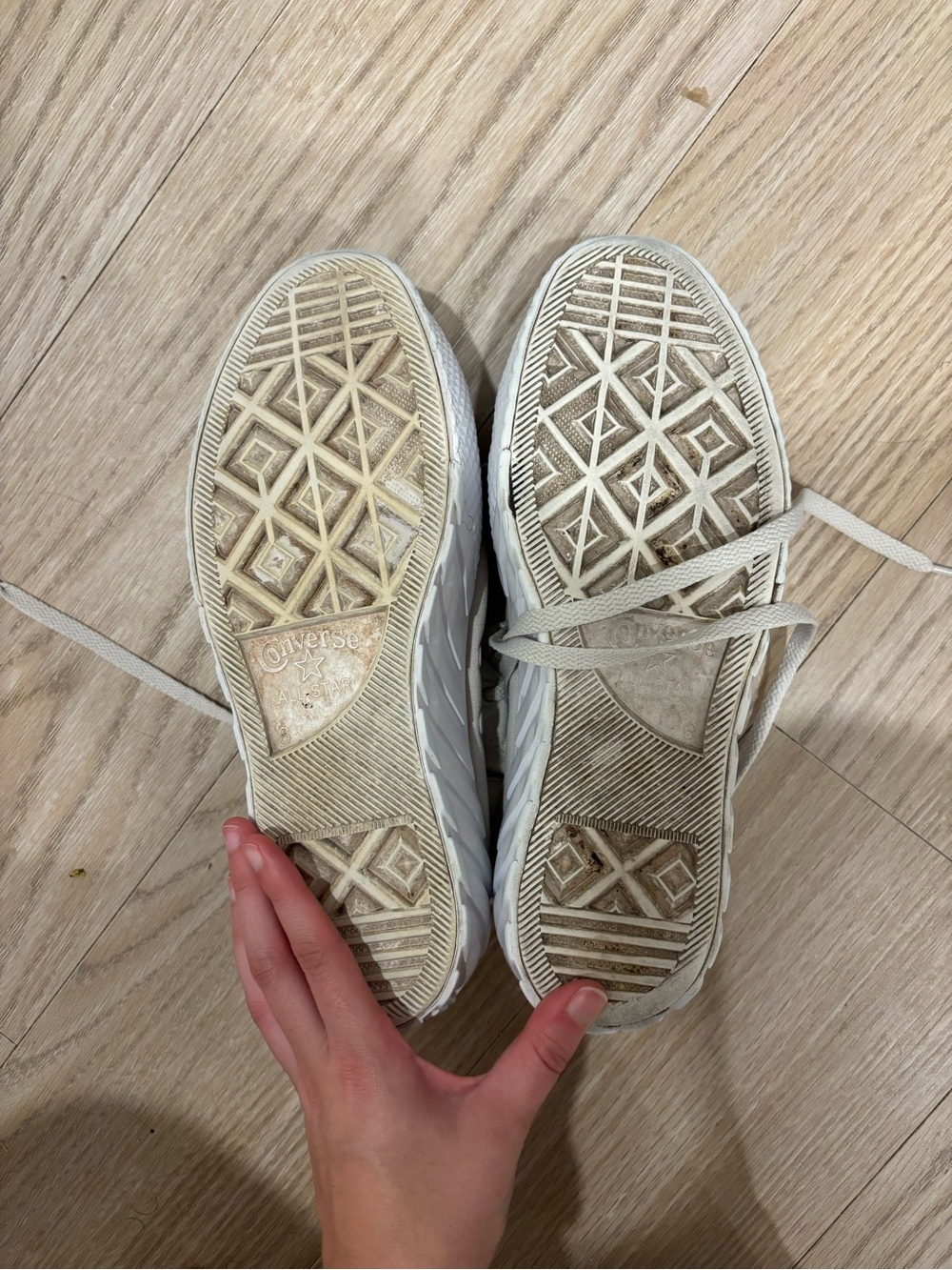 High top Converse Sneakers - Picture 6 of 6